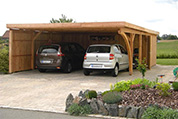 Carport 610x800 cm · Lärche · 1 Leimholzbogen · Abstellraum 250 cm · Längsseite geschlossen (Wandelemente)