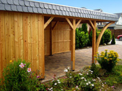 Carport 410x800 cm · Lärche · Schindelblende 2-reihig Echtschiefer · 1 Leimholzbogen · Abstellraum 200 cm · Längsseite geschlossen (Wandelemente)