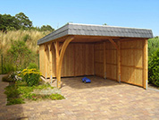 Carport 410x800 cm · Lärche · Schindelblende 2-reihig Echtschiefer · 1 Leimholzbogen · Abstellraum 200 cm · Längsseite geschlossen (Wandelemente)