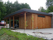 Carport 610x900 cm · Lärche · Schindelblende 2-reihig Echtschiefer · Abstellraum ca. 450x335 cm · Leimholzrahmentür