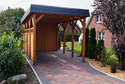 Carport 310x600 cm · Lärche · Schindelblende 2-reihig Echtschiefer · Rückwand · Massivzaun Ravenna · Pfostenlänge ca. 300 cm