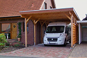 Carport 510x900 cm · Lärche · Schindelblende 1-reihig rot · Pfostenlänge ca. 300 cm