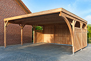 Carport 610x600 cm · Lärche · 1 Leimholzbogen · Rückwand · Massivzaun Ravenna · Pfostenlänge ca. 240 cm