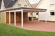 Carport 610x700 cm · Kiefer kdi · Schindelblende 1-reihig schwarz · Abstellraum 200 cm · vom Kunden weiß gestrichen