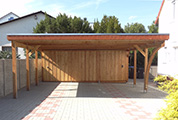 Carport 610x900 cm · Lärche · Schindelblende 1-reihig rot · 1 Leimholzbogen · Abstellraum 300 cm